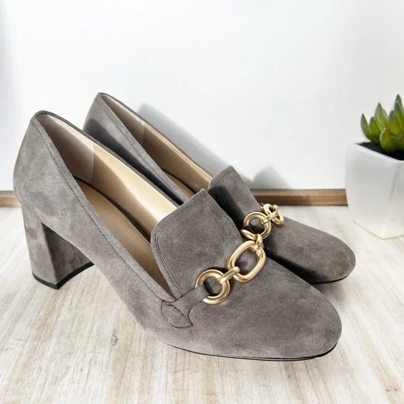 ✖️SOLD✖️•ANN TAYLOR• Gray Suede Cordelia Pumps w/Chain Detail - Picture 2 of 13